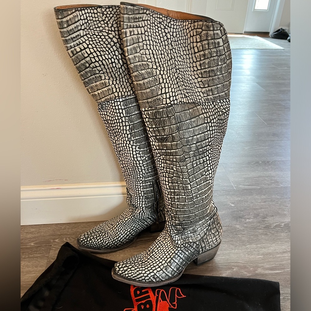 Over the knee leather boots only worn once